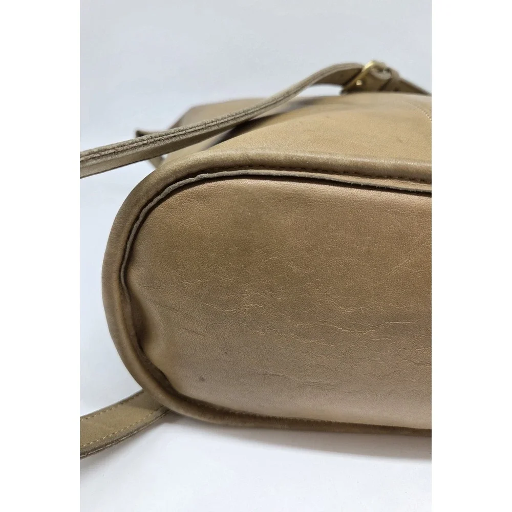 Coach 302 Glove‑Tanned Leather Shoulder Bag USA Made Vintage Beige Zip Top Purse